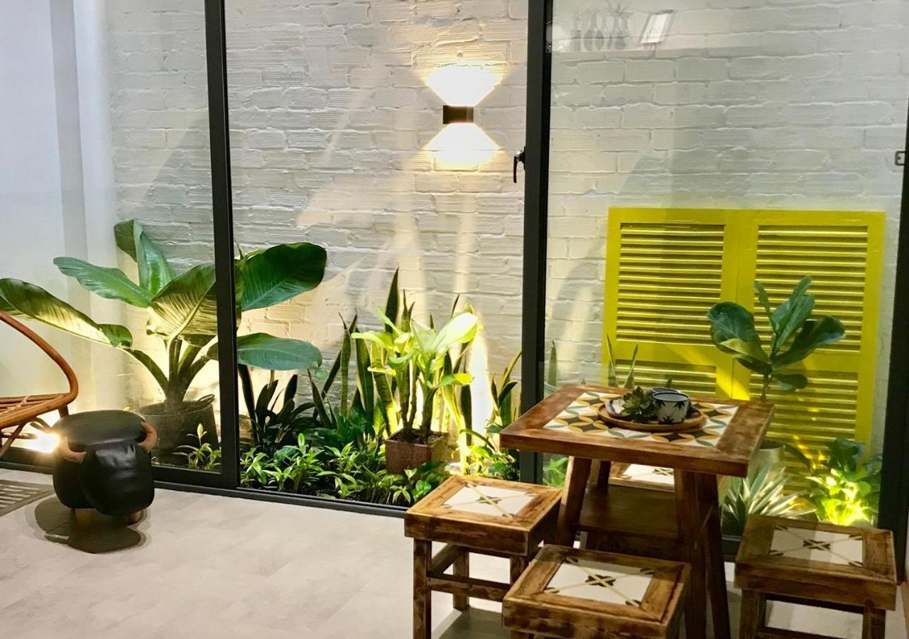 6 Bedroom House - Best Location - 5Mins My Khe Beach 다낭 외부 사진